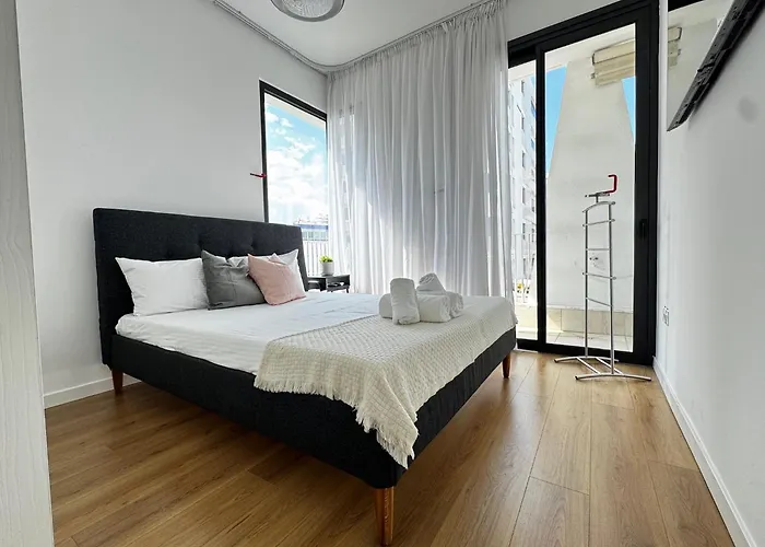 Wealthystays Premium Апартаменти *