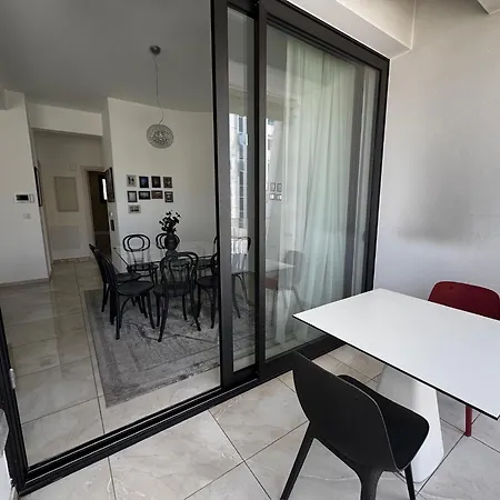 Διαμέρισμα Wealthystays Premium *