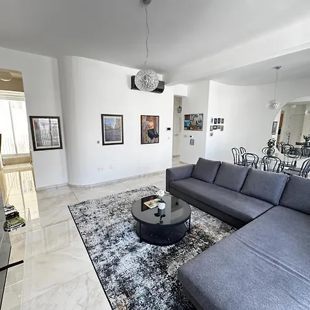 Wealthystays Downtown Premium Apartment Nicosia
