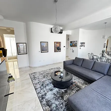 Wealthystays Downtown Premium Nicosia