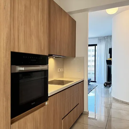 Wealthystays Downtown Premium *