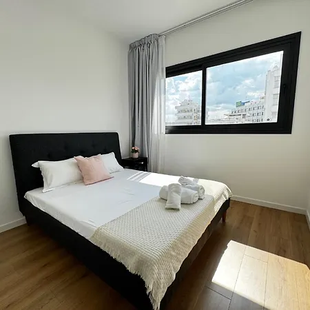 Wealthystays Downtown Premium Apartment *