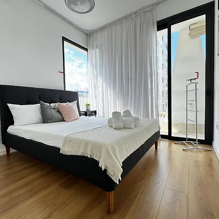 Wealthystays Downtown Premium Apartment *