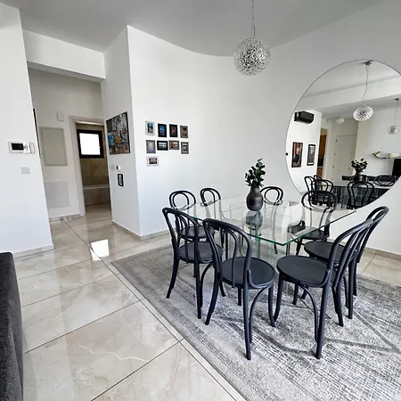 Wealthystays Downtown Premium Apartment