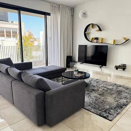 Wealthystays Downtown Premium Apartment *