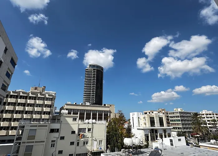 Διαμέρισμα Wealthystays Premium *