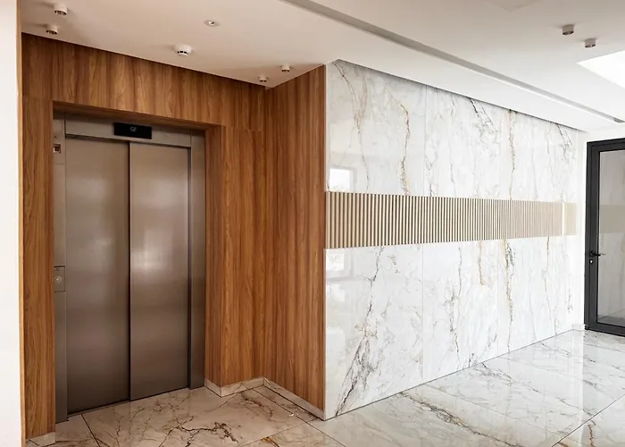 Apartment Wealthystays Premium